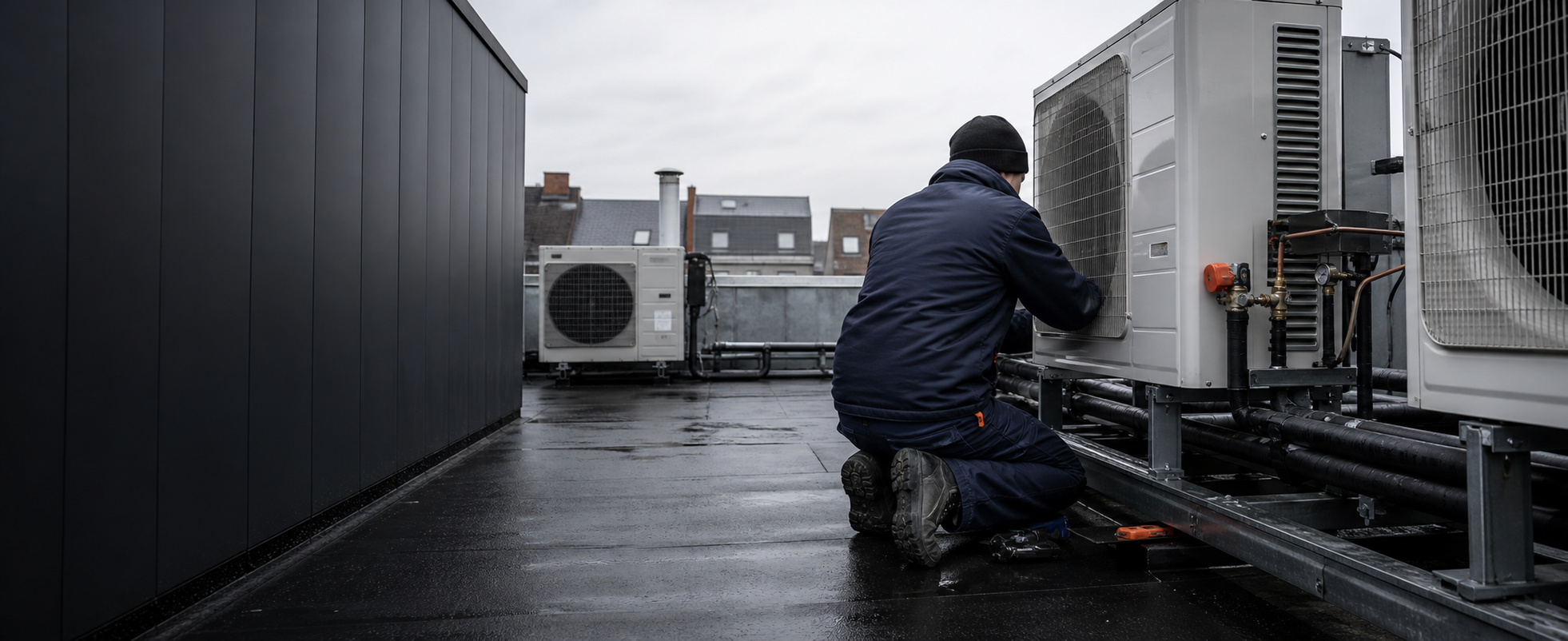 Technicien Horecraft intervenant sur un groupe extérieur de froid et climatisation