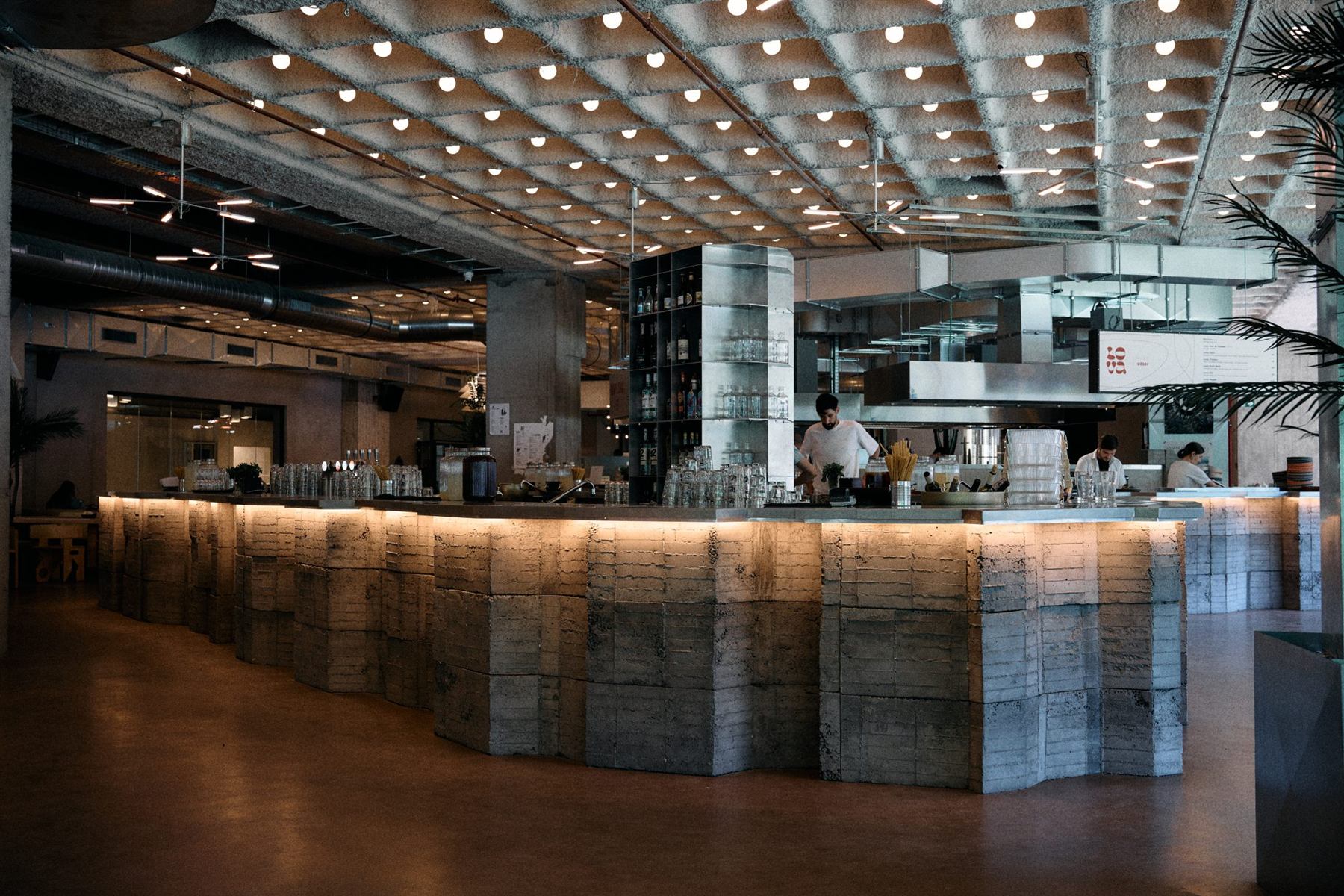 Cuisine ouverte du FOX Food Market réalisée par Horecraft