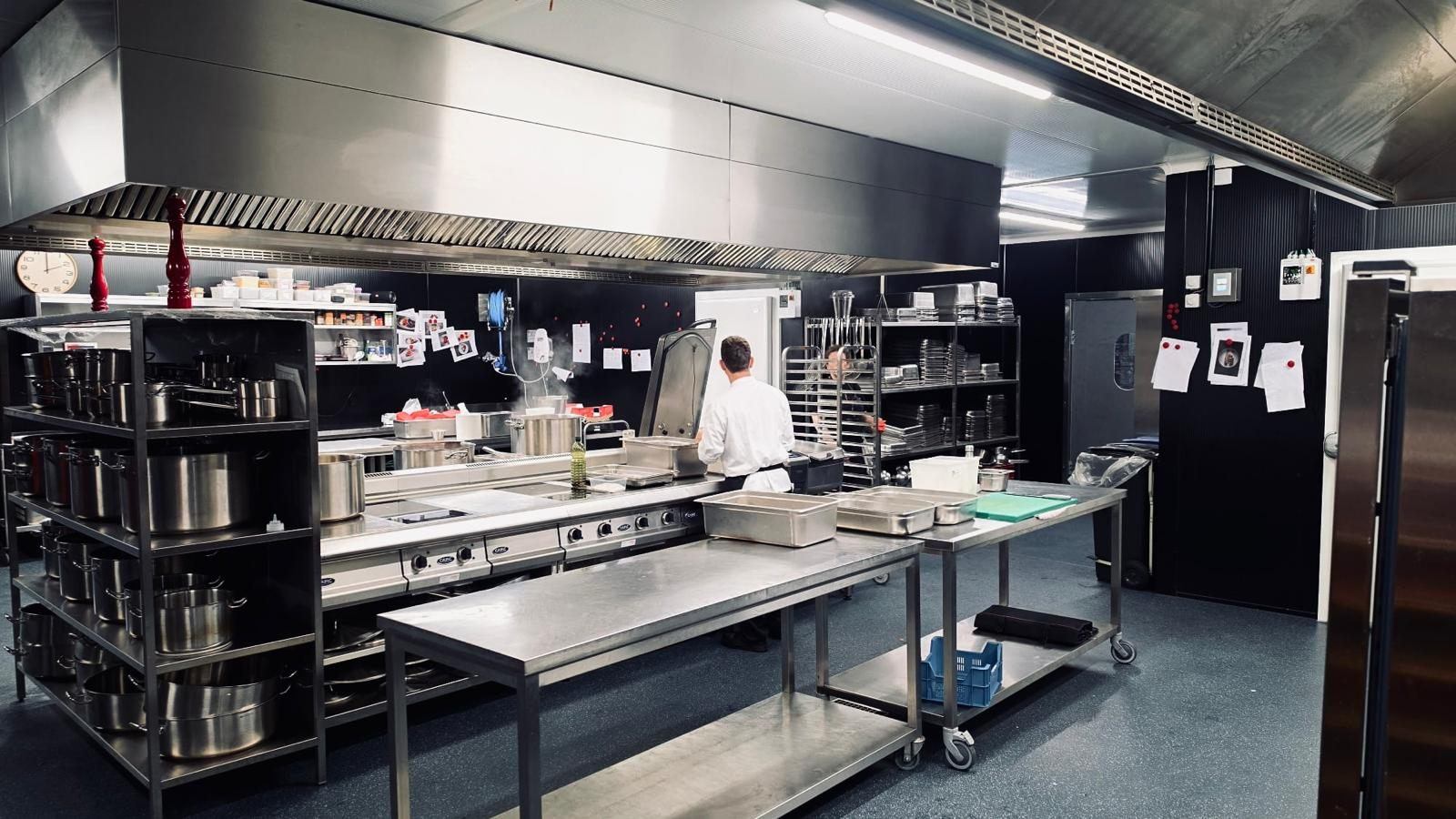 Cuisine professionnelle du projet Josaphat réalisée par Horecraft
